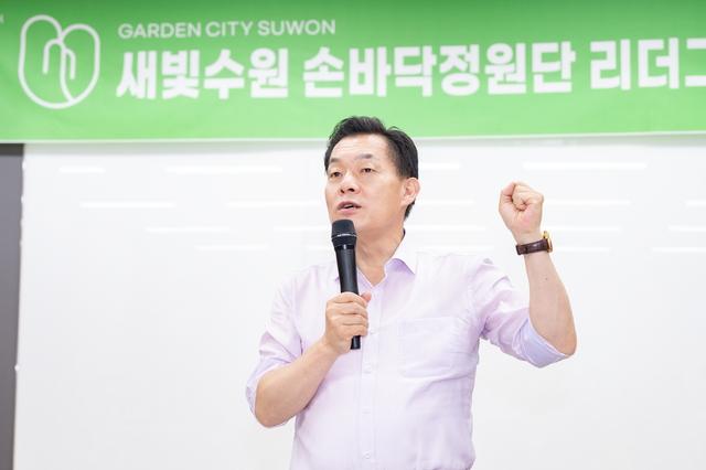 NSP통신-10일 이재준 수원시장이 인사말을 하는 모습. (사진 = 수원시)