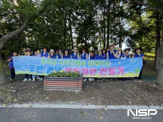 NSP통신-금섬해안길 가로화단 여름꽃 식재 (사진 = 광양시청)