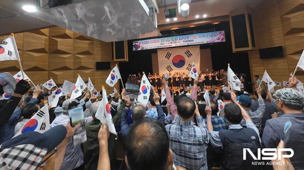 NSP통신-호남지역 학도병 6·25참전 기념식에서 참가자들이 만세삼창를 외치고 있다. (사진 = 선양회)
