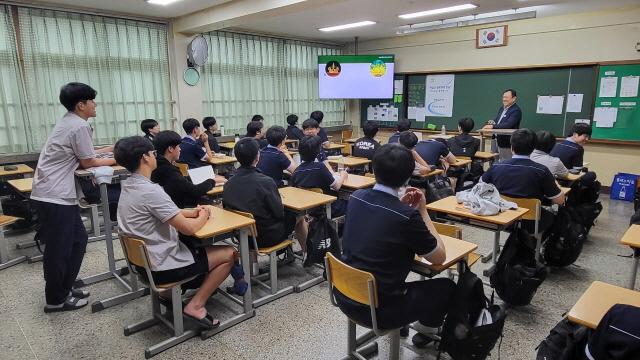 NSP통신-평택시 직업인 멘토와의 만남 프로그램 진행 모습. (사진 = 평택시)