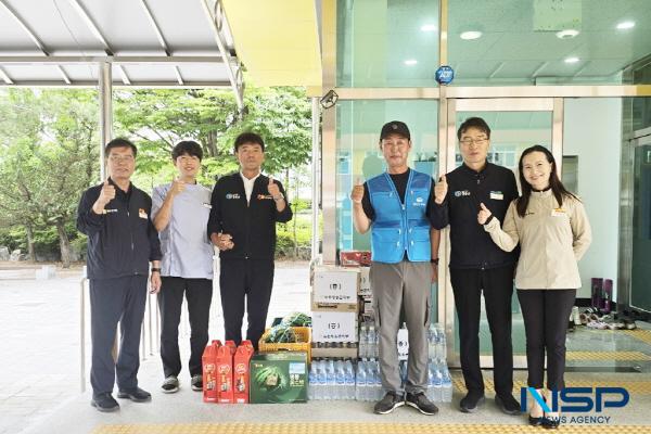 NSP통신-동국대학교 한의학과 및 간호학과 연합동아리 한방진료 봉사단, 동현회 회원 60여 명이 18일부터 청송군 현동면 현동중학교 체육관에서 군민들을 대상으로 무료 한방진료를 시작했다. (사진 = 청송군)