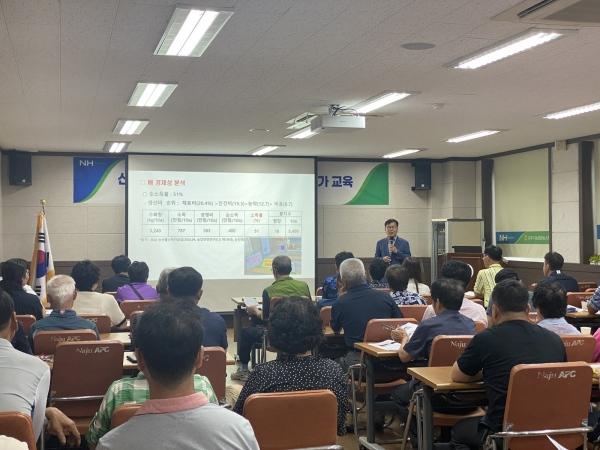 NSP통신-나주시가 최근 나주배의 성공적인 수출 확대와 고품질 생산을 위해 실시한 농가 교육. (사진 = 나주시)