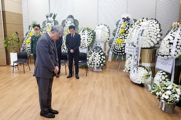 [NSP PHOTO]정원주 대우건설 회장, 응우옌 푸 쫑 베트남 공산당 서기장 조문