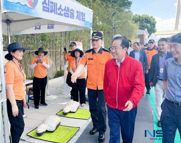 [NSP PHOTO]홍준표 대구광역시장, 신천 물놀이장 현장방문