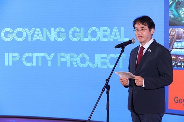 NSP통신-한-일 기업 교류회에서 고양 글로벌 IP 시티 프로젝트를 발표하는 이동환 고양시장 (사진 = 고양시)
