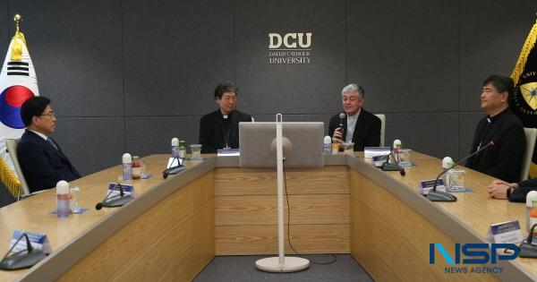 NSP통신-주한 교황대사 조반니 가스파리 대주교(Archbishop Giovanni Gaspari)가 지난 7일 대구가톨릭대학교를 공식 방문했다. (사진 = 대구가톨릭대학교)