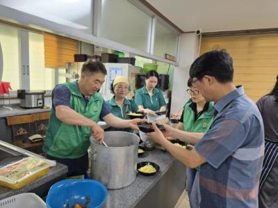 [NSP PHOTO]광양 중마동 새마을지도자협의회·새마을부녀회, 짜장면 나눔 봉사 활동 펼쳐