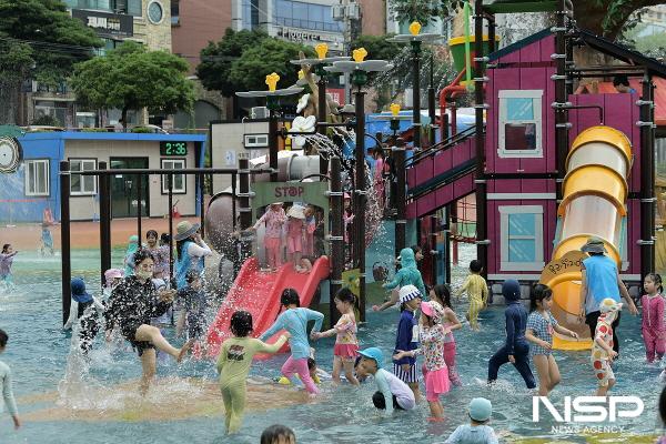 NSP통신-성산공원 내 어린이 물놀이장 (사진 = 여수시)