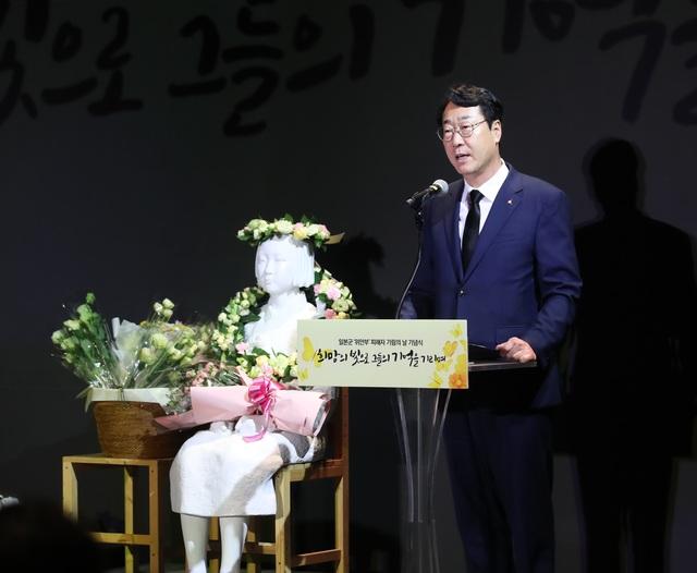 -13일 정명근 화성시장이 추념사를 하고 있다 사진 화성시