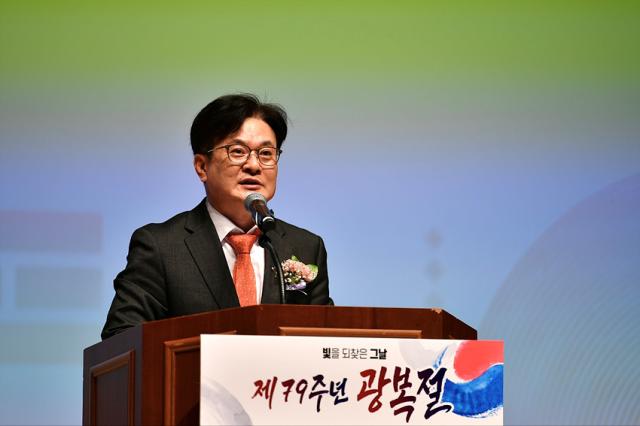 NSP통신-김병수 김포시장이 광복절 경축식에서 경축사를 낭독하고 있는 모습. (사진 = 김포시)