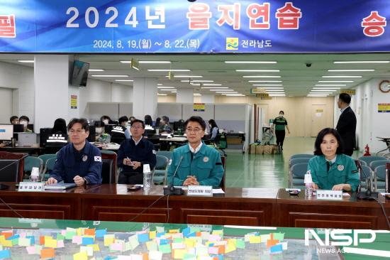 NSP통신-김태균 전남도의회 의장 2024 을지연습 종합상황실 방문 (사진 = 전남도의회)