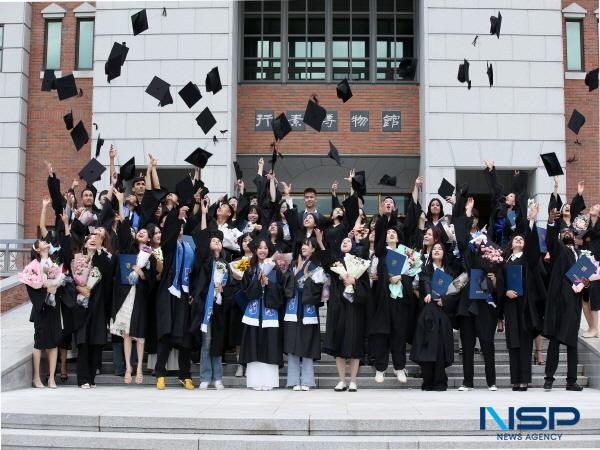 NSP통신-계명대학교는 20일 외국인 유학생들을 위해 특별히 학사 학위수여식을 행소박물관에서 개최했다. (사진 = 계명대학교)