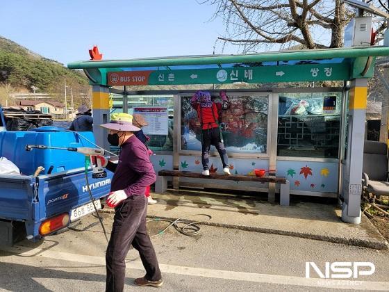 NSP통신-정읍시가 다가오는 추석을 대비해 대중교통을 이용하는 귀성객과 시민들에게 깨끗하고 쾌적한 교통환경을 제공하기 위해 시내버스 승강장 대청소를 추진한다. (사진 = 정읍시)