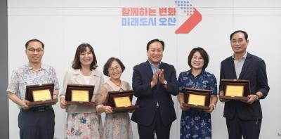 [NSP PHOTO]오산시 교육발전 공헌 학교장에 공로패 전달