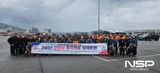 NSP통신-을지연습 실제훈련 참가자 기념 찰영 (사진 = 여수광양항만공사)