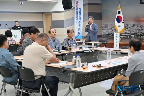 NSP통신-대구시 군위군(군수 김진열)은 23일 군위군청 대회의실에서 김진열 군수를 비롯해 군위군 4개 권역에서 선정된 민간위원 31명이 참석한 가운데 군위군 권역발전협의회 발대식을 개최했다. (사진 = 군위군)