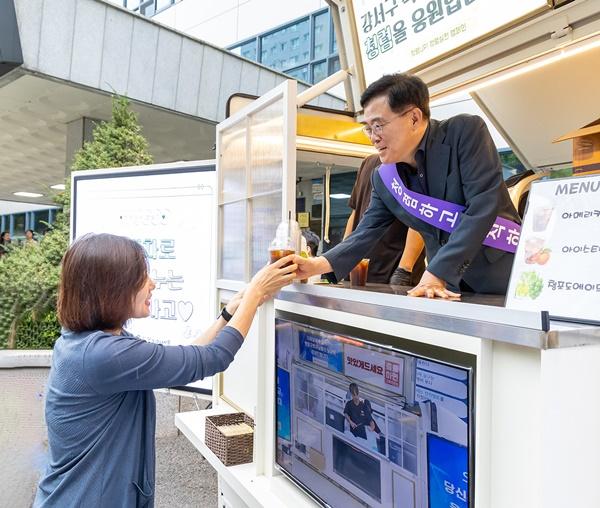 [NSP PHOTO]진교훈 강서구청장, 출근길 청렴 UP·실천 캠페인 전개