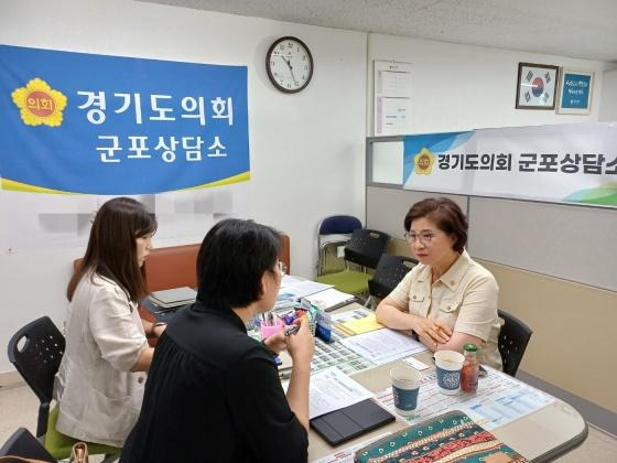 NSP통신-김미숙 경기도의원과 경기도 경제과학진흥원과의 정담회 모습. (사진 = 경기도의회)