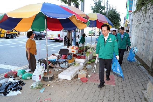 [NSP PHOTO]권기창 안동시장, 클린시티 현장 점검...현장 간부회의 열어