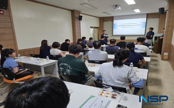 NSP통신-지난 3일 영양군농업기술센터에서 참여 희망 농가와 관련 공무원들이 모인 가운데 농산물가공기술 표준화 사업의 용역 중간 보고회를 개최했다. (사진 = 영양군)