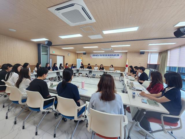 NSP통신-강릉시 보건소에서 직원 역량 강화 예산회계 교육을 실시하고 있는 모습. (사진 = 강릉시)