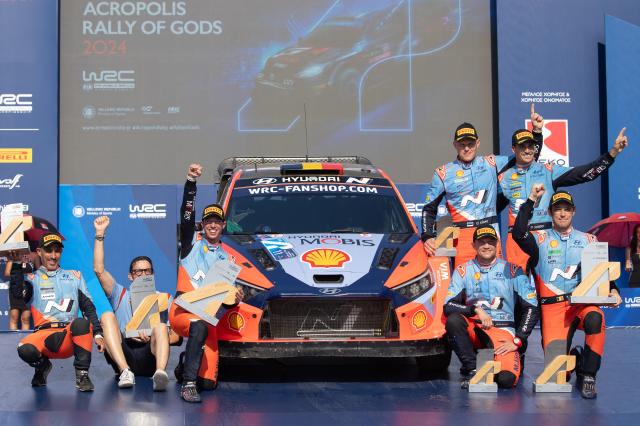 NSP통신-2024 WRC 그리스 랠리에서 트리플 포디움을 달성한 현대 월드랠리팀 시상식 장면 (사진=현대차)