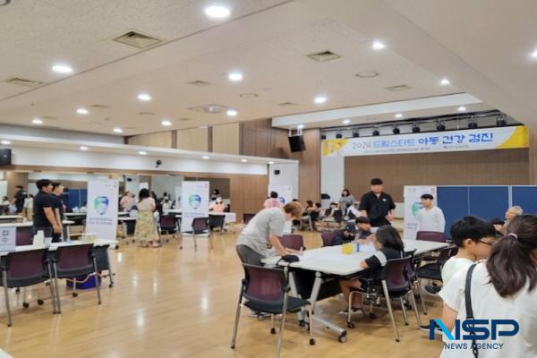 NSP통신-영양군은 지난 7일 청소년수련관 3층 강당에서 드림스타트 학령기 아동 64명을 대상으로 초등학생 맞춤형 무료 건강검진을 실시했다. (사진 = 영양군)