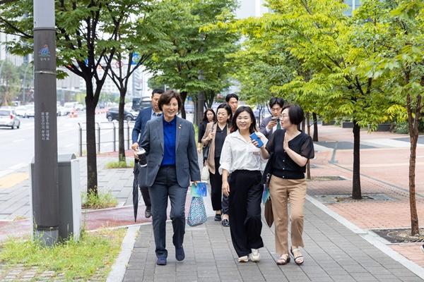 NSP통신-행정재무위원회 현장방문- 마곡문화의 거리 (사진 = 강서구의회)