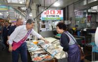 [NSP PHOTO]이강덕 포항시장, 추석 앞두고 전통시장 방문 민생 현장 속으로