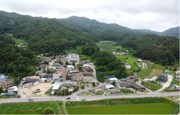 NSP통신-영주1동 숫골지구는 사면정비, 측구설치, 노후 담장 및 불량 계단 정비, 미끄럼방지포장, 보안등 및 CCTV 설치를 통해 안전을 확보하고, 주택정비, 재래식화장실 철거 사업 등으로 생활환경이 대폭 개선될 것으로 기대된다. (사진 = 영주시)