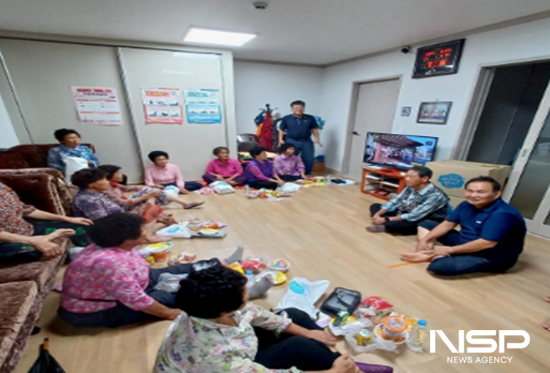 NSP통신-마을회관 신속히 대피해 긴급구호물품, 재난안심꾸러미 배부 (사진 = 광양시청)