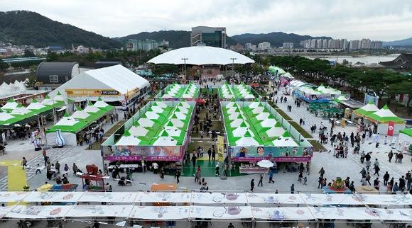 NSP통신-2024안동국제탈춤페스티벌 더본코리아와 협업해 지역 상생발전 이끈다, 지역 상인과 축제장 먹거리 문화 개선해 긍정적인 변화 기대, 스토리텔링으로 차별화된 특화 음식 선보일 예정 (사진 = 안동시)