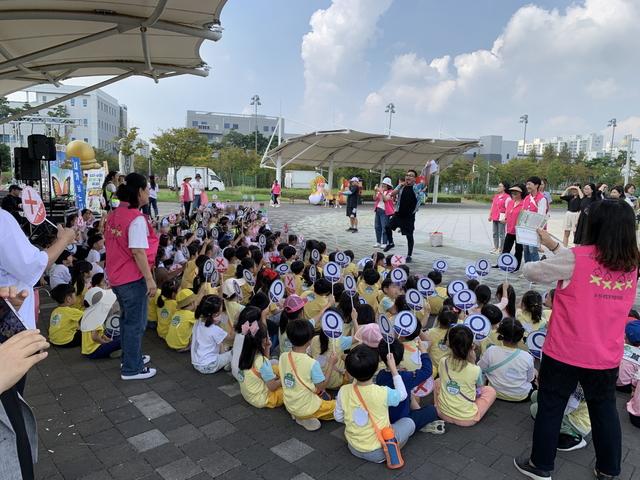 NSP통신-26일 제8회 수원청개구리 축제가 진행되고 있다. (사진 = 수원시)