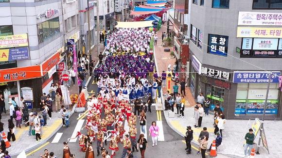 NSP통신-안동국제탈춤페스티벌 첫날인 27일 하회별신굿탈놀이 강신(降神)마당 시작으로 다채로운 행사가 열린다. (사진 = 안동시)