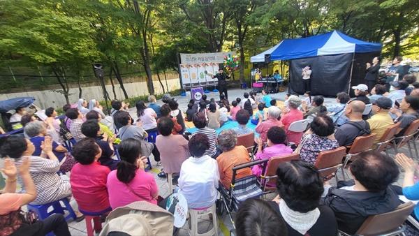 NSP통신-경향복지재단 성민종합사회복지관 제3회 가을 음악회 (사진 = 성민종합사회복지관)