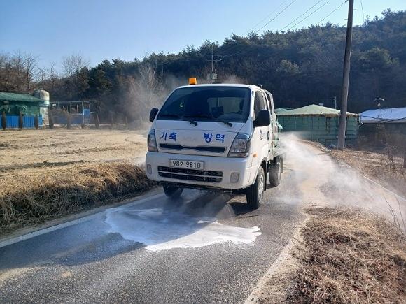 NSP통신-봉화군 동절기 가축전염병 특별방역대책기간 운영, 거점소독시설·이동통제초소·계란환적장 가동 (사진 = 봉화군)