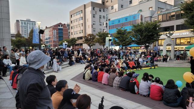 NSP통신-지난해 열린 안양8동 두루미축제 현장 모습. (사진 = 안양시)