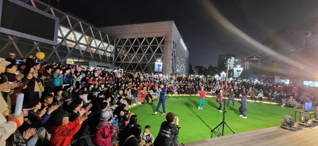 NSP통신-지난해 열린 안양8동 두루미축제 현장 모습. (사진 = 안양시)