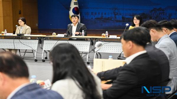 NSP통신-경상북도는 2일 도청에서 2025 경북방문의 해 추진위원회 출범식을 갖고 추진 전략과 추진 과제 자문 및 APEC 계기 관광 활성화 전략 토론 등 경북방문의 해 성공개최를 위한 다각적인 논의와 다양한 의견을 수렴했다. (사진 = 경상북도)