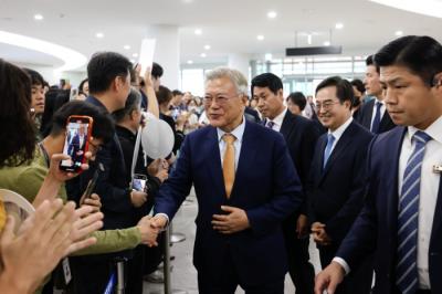 [NSP NEWS Image]문 전 대통령 경기도청 깜짝 방문 김동연 지사와 회동