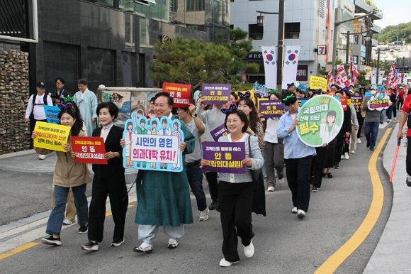 NSP통신-안동국제탈춤페스티벌 기간 의대 유치 홍보로 응원 봇물, 시민 공감대 형성을 위해 꾸준한 의대 유치 활동 예정 (사진 = 안동시)