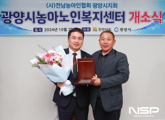 NSP통신-임형석 의원 전남농아인협회 광양시지회 감사패 수상 (사진 = 전남도의회)