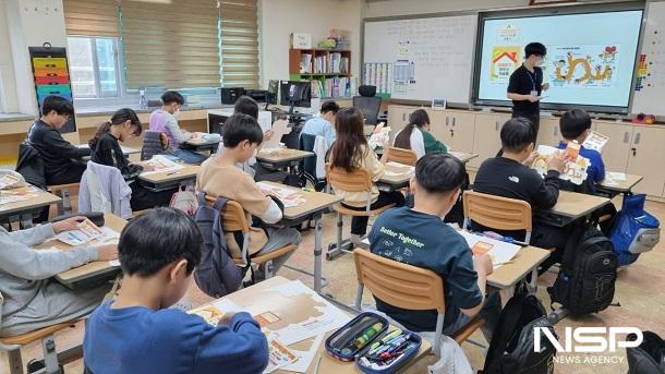 NSP통신-장수군은 15일 아토피·천식 안심학교인 장계초등학교 학생 40여 명을 대상으로 알레르기질환(알레르기비염 및 아토피피부염) 예방 관리 교육을 실시했다. (사진 = 장수군)