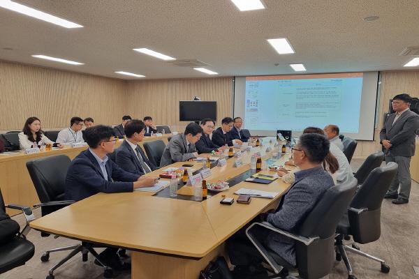 NSP통신-대구광역시, 산업통상자원부, 한국산업단지공단, 코트라는 18일 달성군 구지면 대구국가산업단지에 위치한 구영테크에서 국내복귀기업 투자진행 상황 점검 및 애로해결을 위한 현장간담회를 개최했다. (사진 = 대구광역시)