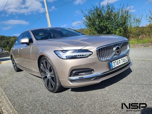 NSP통신-볼보 S90 B6AWD 모델 (사진 = NSP통신)