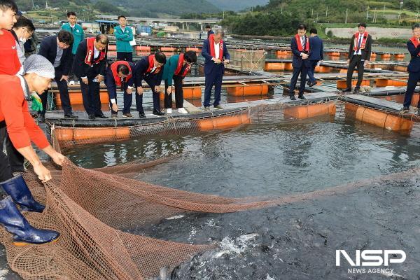 NSP통신-국회 농림축산식품해양수산위원회가 가두리 양식장을 방문했다. (사진 = 여수시)