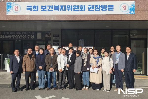 NSP통신-국회 보건복지위원회가 여수시공공심야어린이병원으로 운영하고 있는 여수중앙병원을 방문했다. (사진 = 여수시)