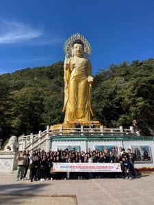 NSP통신-칠곡교육지원청은 25일 칠곡군 관내 공, 사립 유치원 및 각급 학교 학교운영위원을 대상으로 충북 보은 속리산 일원에서 문화탐방 연수를 실시했다. (사진 = 칠곡교육지원청)