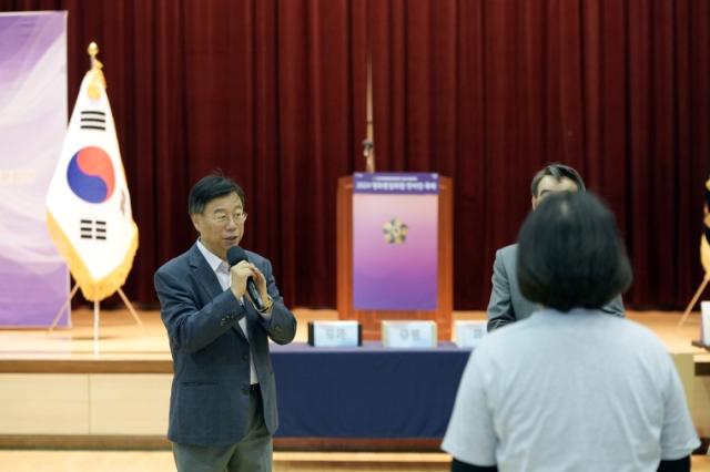 NSP통신-민주평화통일자문회의 평화통일 화합 한마당 축제에서 축사를 하고 있는 신상진 성남시장. (사진 = 성남시)