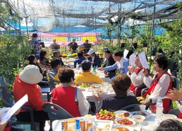 NSP통신-장성군이 최근 삼서면 한 농원에서 진행한 팜파티. (사진 = 장성군)